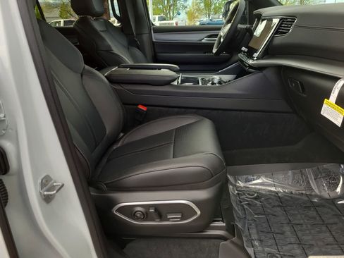 New 2026 Jeep Grand Wagoneer 4WD image 22