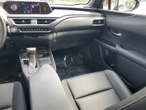 Used 2019 Lexus UX 200 image 13