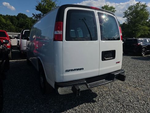 Used 2024 GMC Savana 2500 w/ Driver Convenience Package RWD image 4