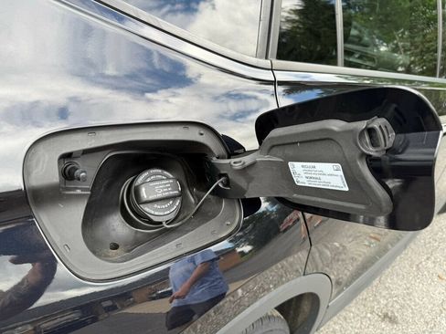 Used 2020 Volkswagen Tiguan S AWD/4WD image 19