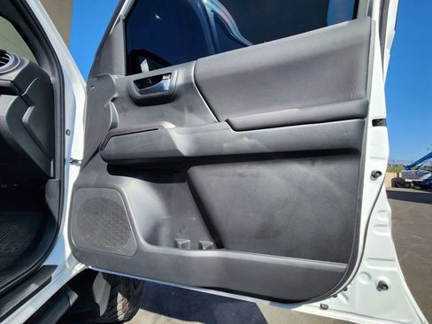 Used 2023 Toyota Tacoma TRD Sport w/ Black Out Package (TMS) image 23