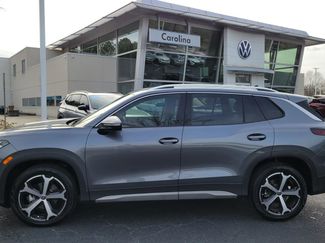 Certified 2025 Volkswagen Tiguan SE video 2