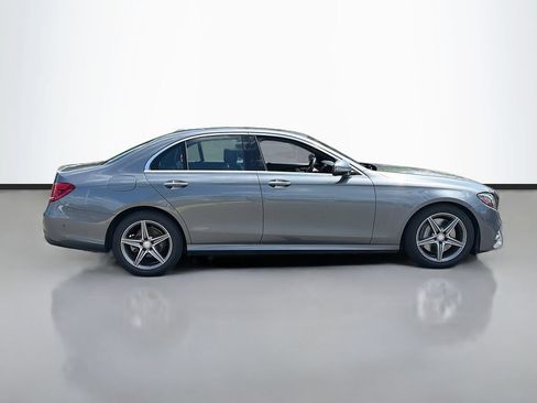 Used 2017 Mercedes-Benz E 300 4MATIC image 4