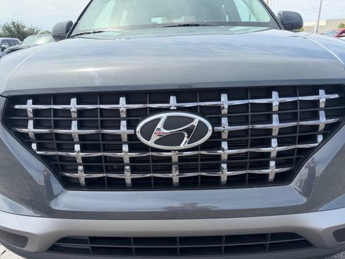 Used 2024 Hyundai Venue SEL FWD image 7
