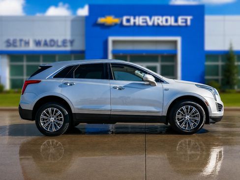 Used 2017 Cadillac XT5 Luxury w/ Driver Awareness Package FWD image 8