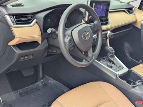 Used 2023 Toyota RAV4 LE AWD/4WD image 10