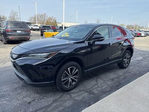 Used 2021 Toyota Venza LE w/ Carpet Mat Package (TMS) image 2