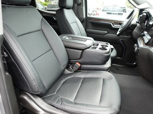 Used 2024 Chevrolet Silverado 1500 LT image 34