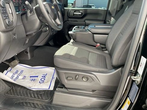 Used 2025 Chevrolet Silverado 2500 Custom w/ Custom Value Package image 28