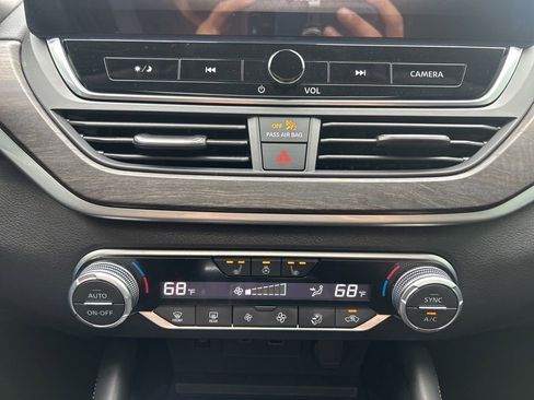 Used 2024 Nissan Altima 2.5 SL FWD image 30
