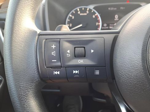 Used 2023 Nissan Rogue S image 26