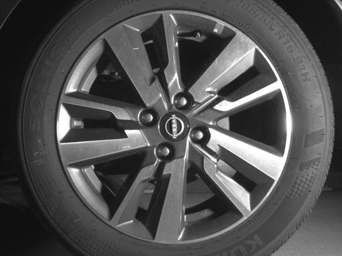 Used 2025 Nissan Versa SV FWD image 17
