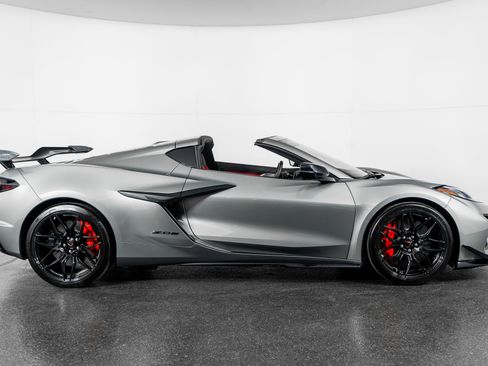 Used 2023 Chevrolet Corvette Z06 image 5