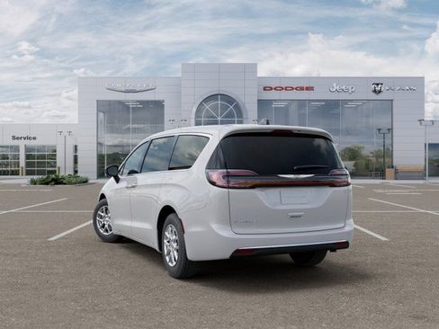 New 2026 Chrysler Pacifica Select FWD image 3