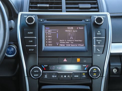 Used 2016 Toyota Camry SE FWD image 14
