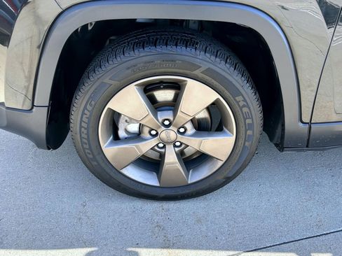 Used 2016 Jeep Cherokee 75th Anniversary FWD image 22