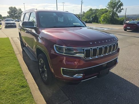 Used 2024 Jeep Wagoneer Series III AWD/4WD image 8