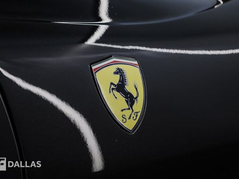 Used 2018 Ferrari 812 Superfast RWD image 22