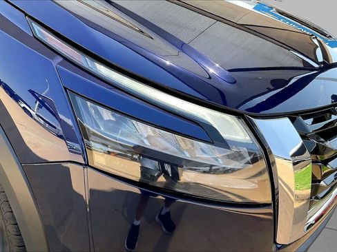 Used 2025 Nissan Pathfinder SV FWD image 26