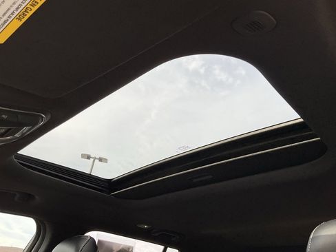 Used 2023 Jeep Grand Cherokee Altitude image 8