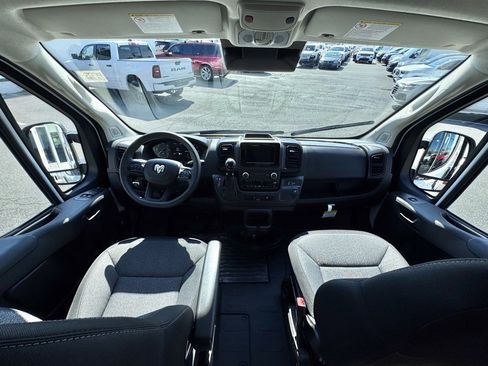 Used 2025 RAM ProMaster 2500 w/ Convenience Group image 15
