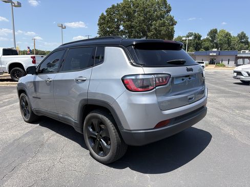 Used 2021 Jeep Compass Latitude FWD image 7