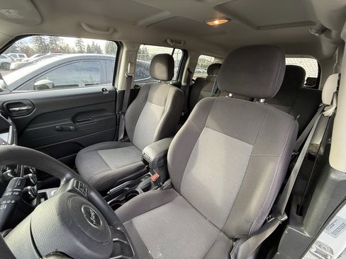 Used 2016 Jeep Patriot Sport image 7