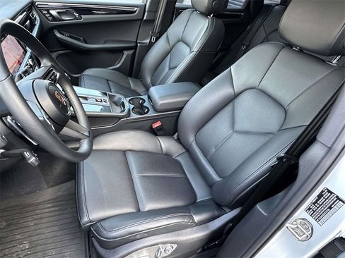 Certified 2025 Porsche Macan image 11