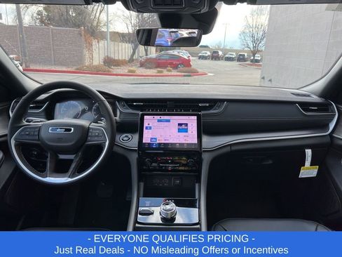 New 2025 Jeep Grand Cherokee Limited w/ Trailer Tow Package image 21