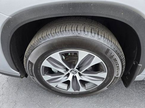 Used 2022 Toyota Highlander XLE image 23