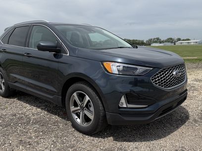 Used 2024 Ford Edge SEL w/ Convenience Package