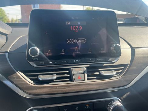 Used 2025 Nissan Altima 2.5 SV FWD image 23