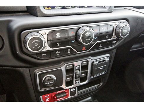 Used 2023 Jeep Gladiator Mojave image 24