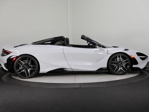 Used 2022 McLaren 765LT RWD image 9