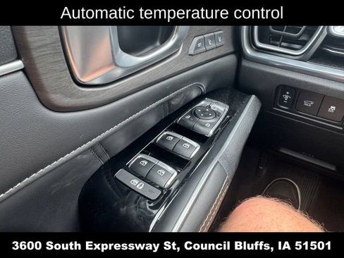 Used 2025 Kia Sorento SX AWD/4WD image 25