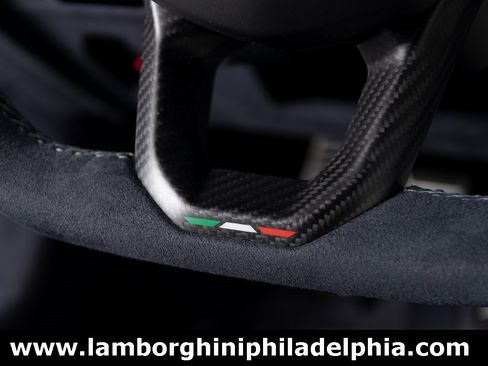 Used 2025 Lamborghini Revuelto image 17