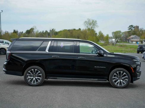 Used 2026 Chevrolet Suburban High Country w/ Sun And Tow Package AWD/4WD image 4
