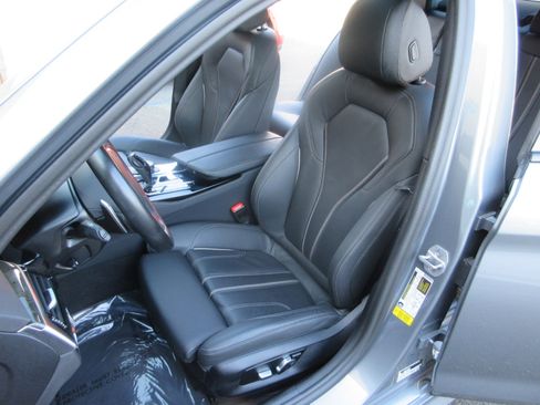 Used 2023 BMW 540i w/ M Sport Package image 8