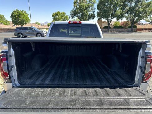 Used 2017 GMC Sierra 1500 SLT w/ SLT Premium Package AWD/4WD image 16