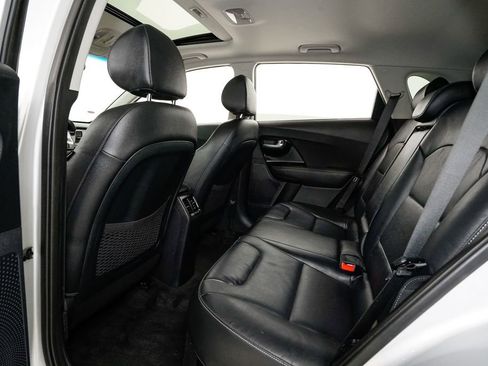Used 2017 Kia Niro Touring image 28