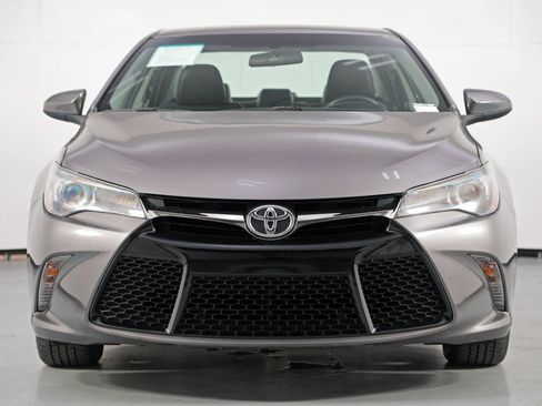 Used 2017 Toyota Camry SE image 6