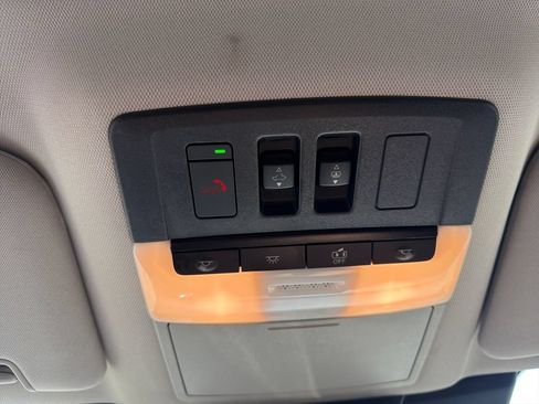 Used 2022 Nissan Pathfinder SL AWD/4WD image 30