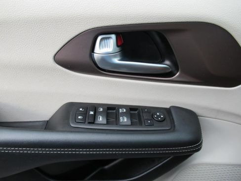 Certified 2023 Chrysler Voyager LX FWD image 20