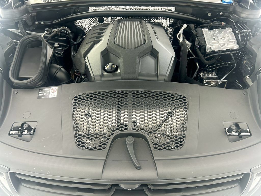 Used 2026 Porsche Macan AWD/4WD image 29