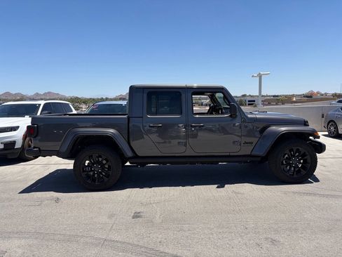 Used 2025 Jeep Gladiator Sport AWD/4WD image 2