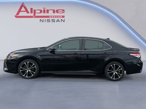 Used 2020 Toyota Camry SE image 2