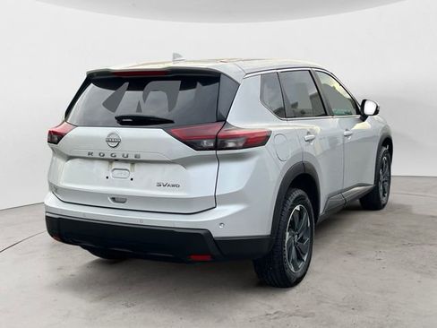 Used 2024 Nissan Rogue SV image 5