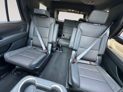 Used 2024 Chevrolet Tahoe High Country AWD/4WD image 13