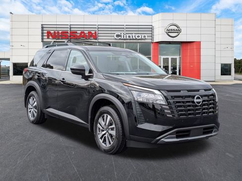 New 2026 Nissan Pathfinder SL image 1