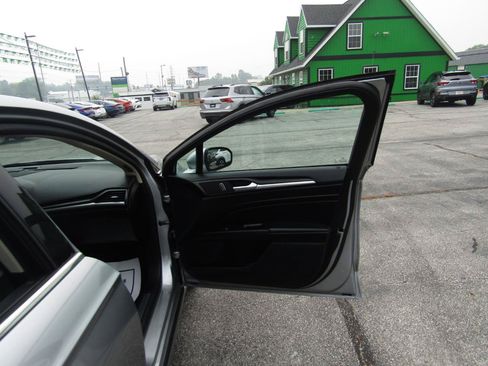 Used 2020 Ford Fusion Titanium AWD/4WD image 23
